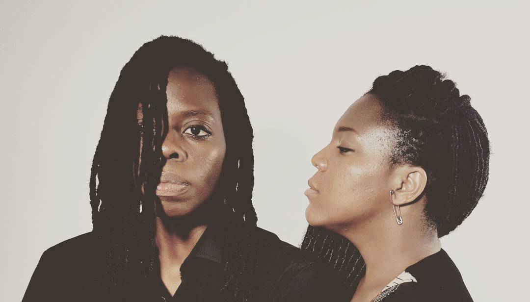 La chanteuse togolaise Noire Velours et La mannequin androgyne et motarde togolaise Alex Sef